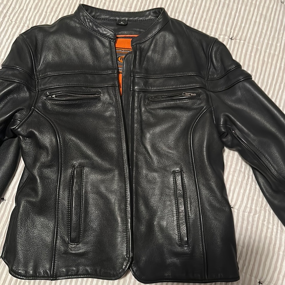 Women’s leather motorcycle jacket. Size XL